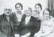 D. Eduardo, Dª Elisa y sus hijas, Florencia, Irene y Gracia, en 1936
