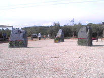 Monumento sobre su fosa a los fusilados el 1-9-1936 en Cabainas -Cubillos del Sil. sus restos se exhumaron el 9-7-2002.