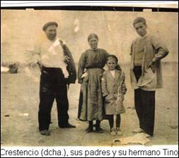 Crestencio con sus padres, Po y Jacinta  y su hermano Laurentino.