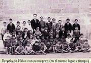 Escuela de Nios, con sus maestros, en el mismo lugar de Valdestillas.