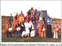 Algunos de los participantes en el primer ViaCrucis 76.- (Archivo A. S.)