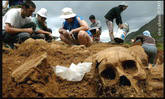 Restos de asesinados en fosa común de Piedrafita de Babia (León).-