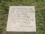 "En memoria de los represaliados de 1936 y de todas las vctimas de la violencia".    20-09-2003